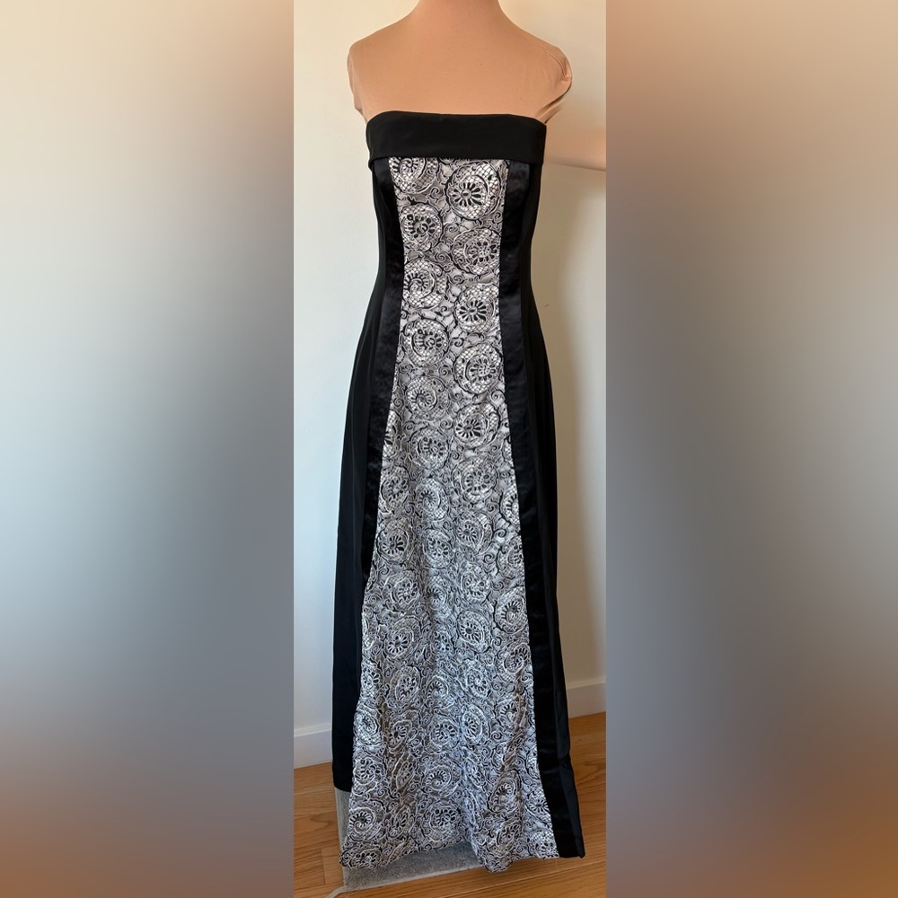Gabriella Arango Vintage Silk Lace Panel Appliqué Black White Strapless Gown 10